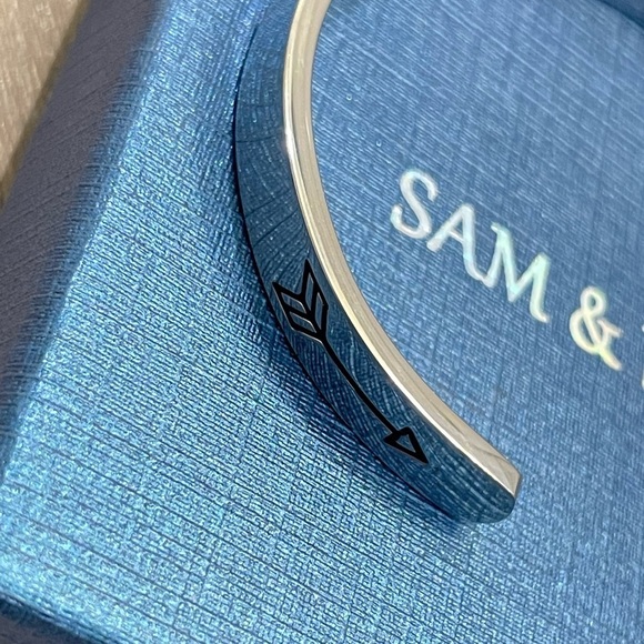 SAM & LORI Initial Cuff Bracelet - Picture 5 of 9